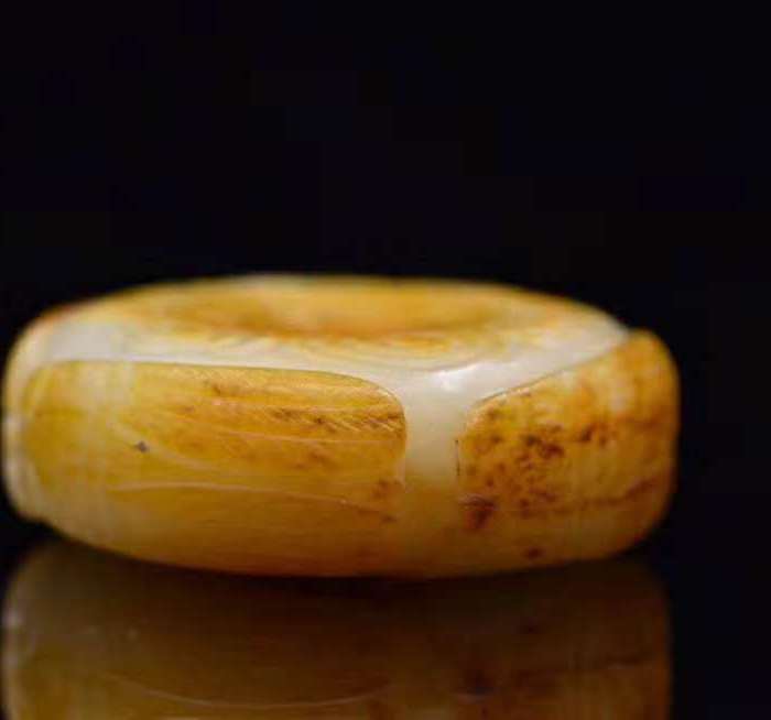 和田玉威震四方平安扣