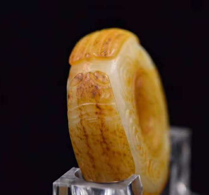 和田玉威震四方平安扣