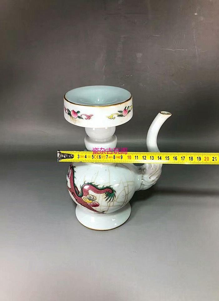 清乾隆粉彩龙纹喷吧壶