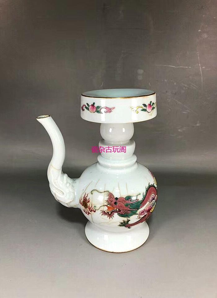 清乾隆粉彩龙纹喷吧壶