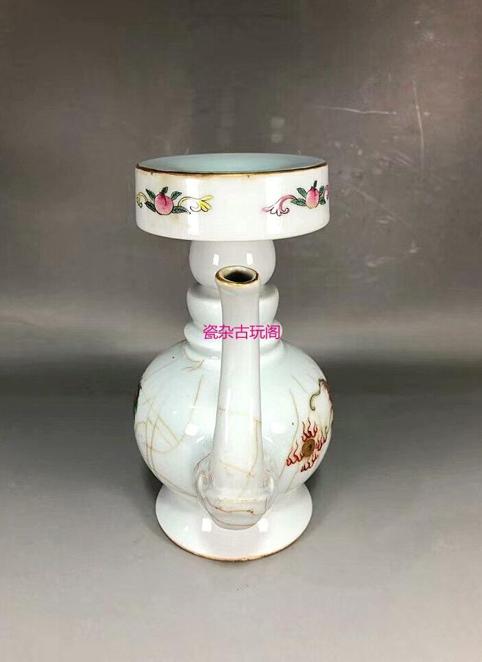 清乾隆粉彩龙纹喷吧壶