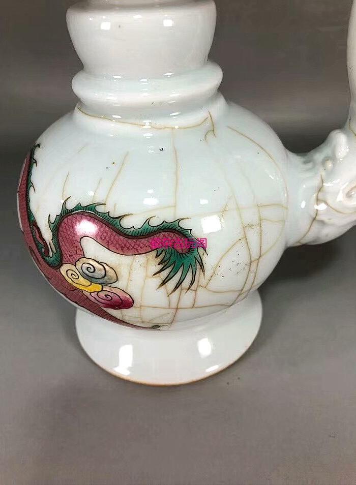 清乾隆粉彩龙纹喷吧壶