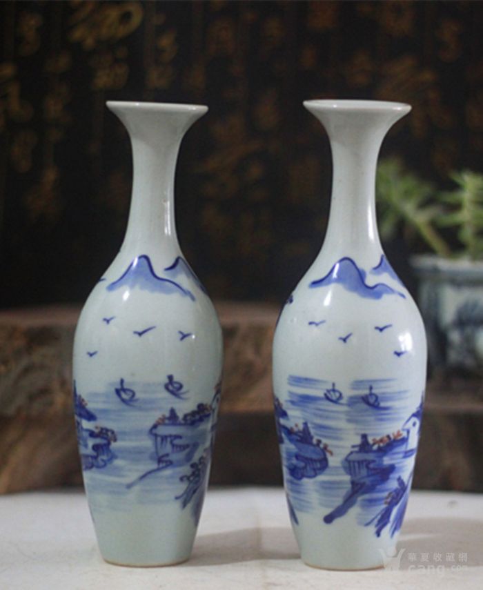 青花山水柳叶瓶一对图片
