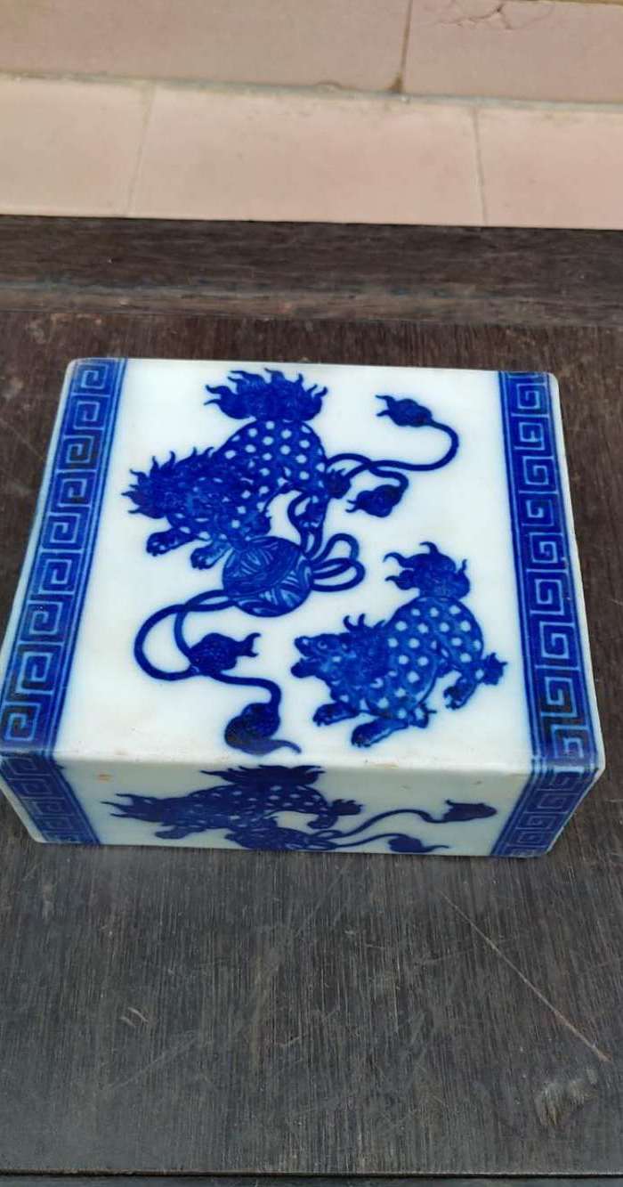 一个清代双狮滚球青花老脉枕 特价100元