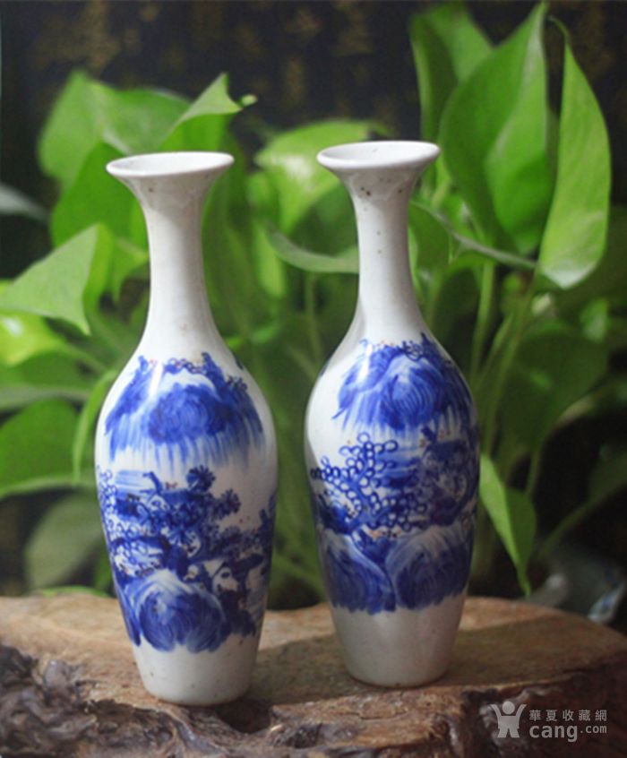 康熙青花山水柳叶瓶一对图片