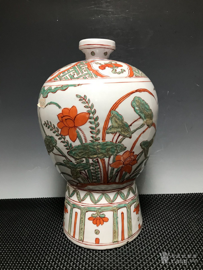 明万历红绿彩八宝花鸟梅瓶
