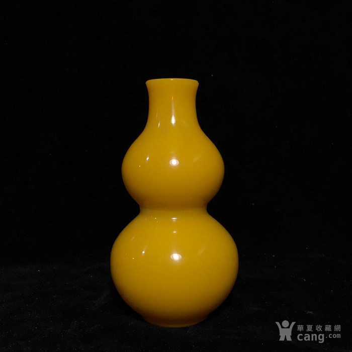 鸡油黄琉璃葫芦瓶