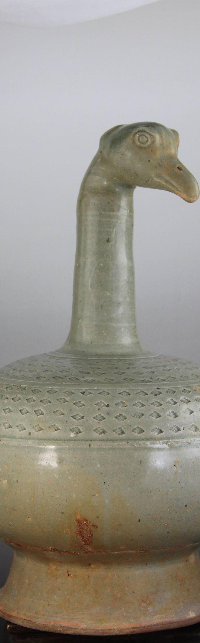 *青瓷曲颈鹅首大瓶