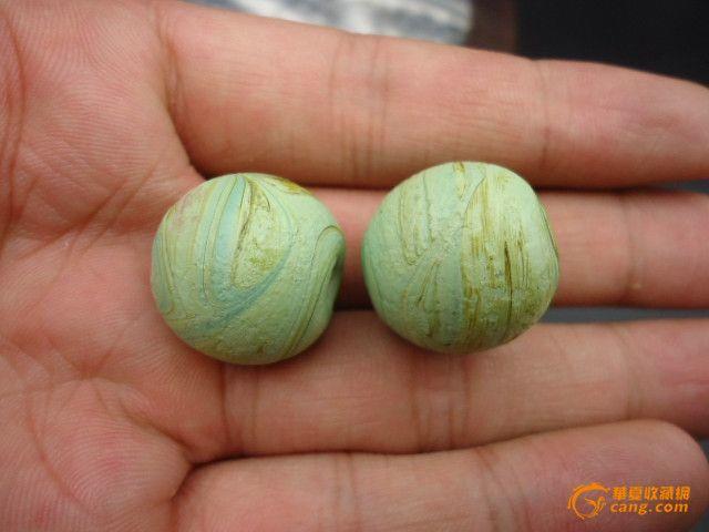 青州墓*绞胎琉璃珠子一对