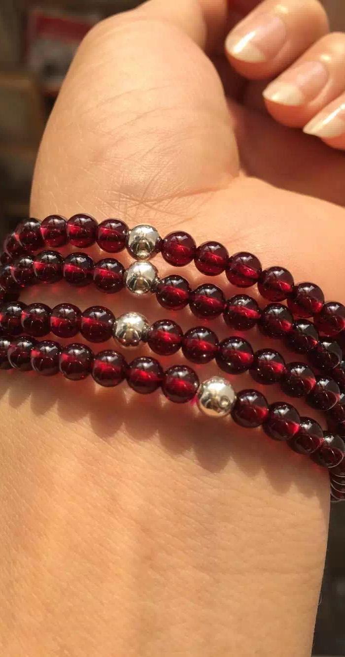 天然6a级酒红石榴石配银珠手串