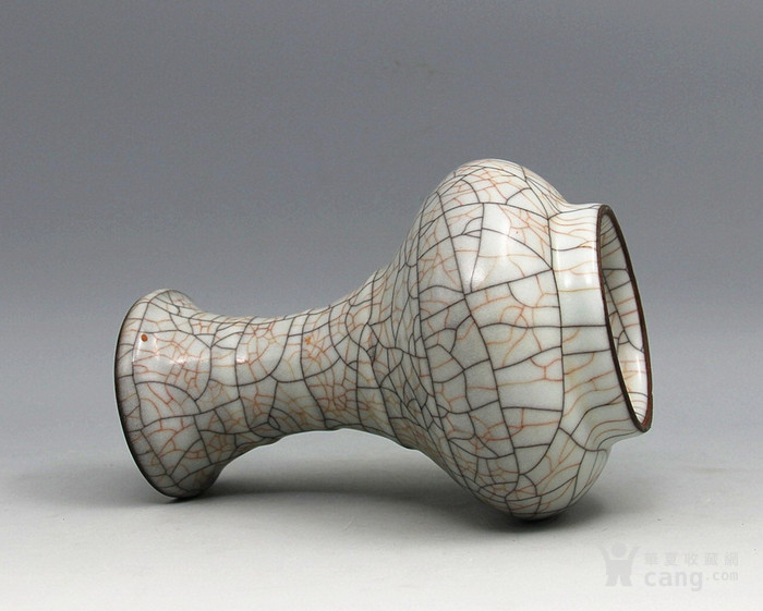 哥窑金丝铁线瓶