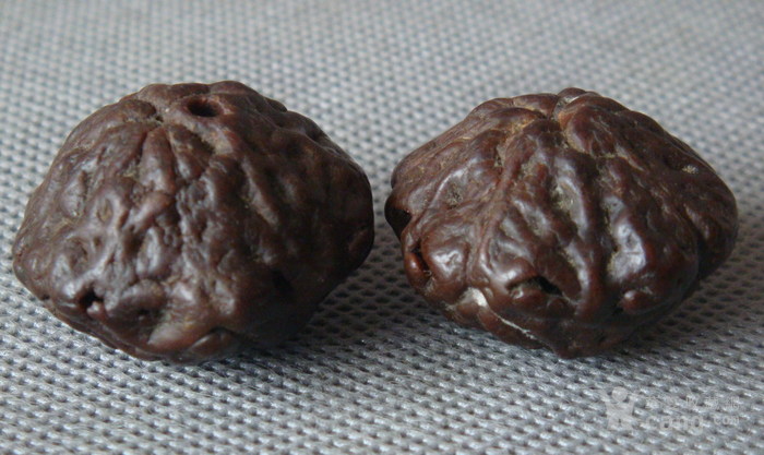 一对老鬼脸核桃古玩文玩