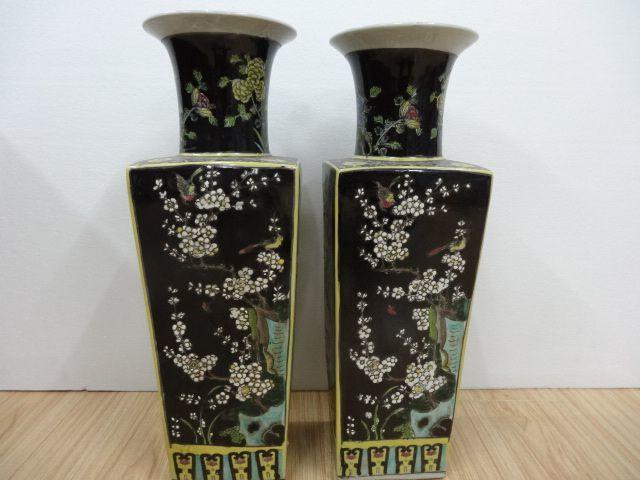 康熙墨地五彩花鸟四方瓶