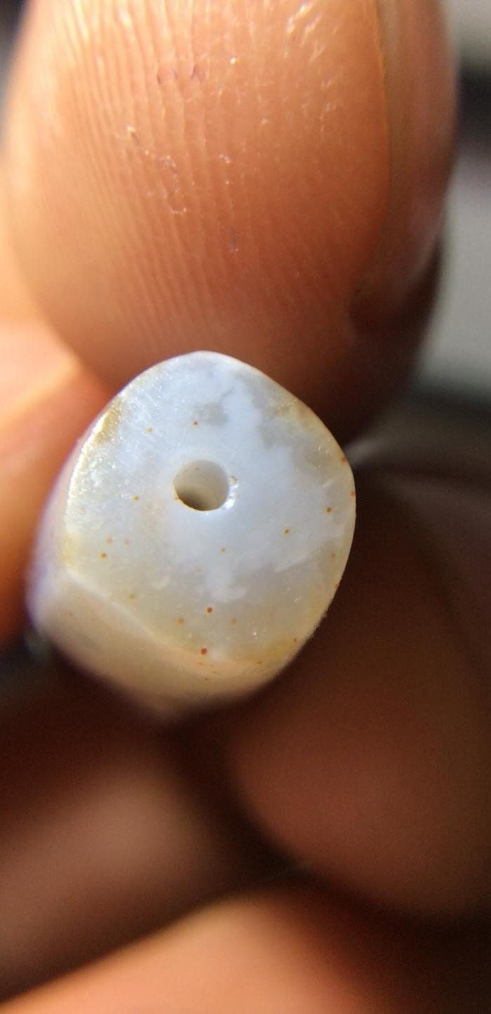 【古玩鑫】满朱砂灰*蓝沁千年老线珠,天珠类目