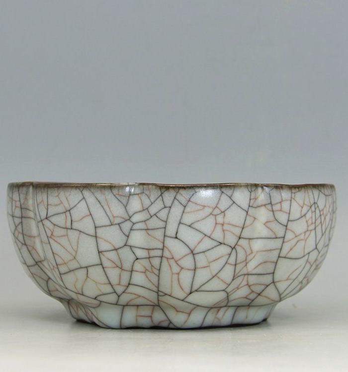 哥窑金丝铁线碗