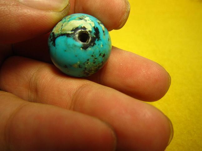 今收到的 罕见的2.2厘米 清代晚期藏传原矿天然老绿松石珠子