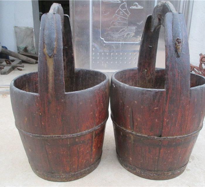 厚实耐用的木水桶一对