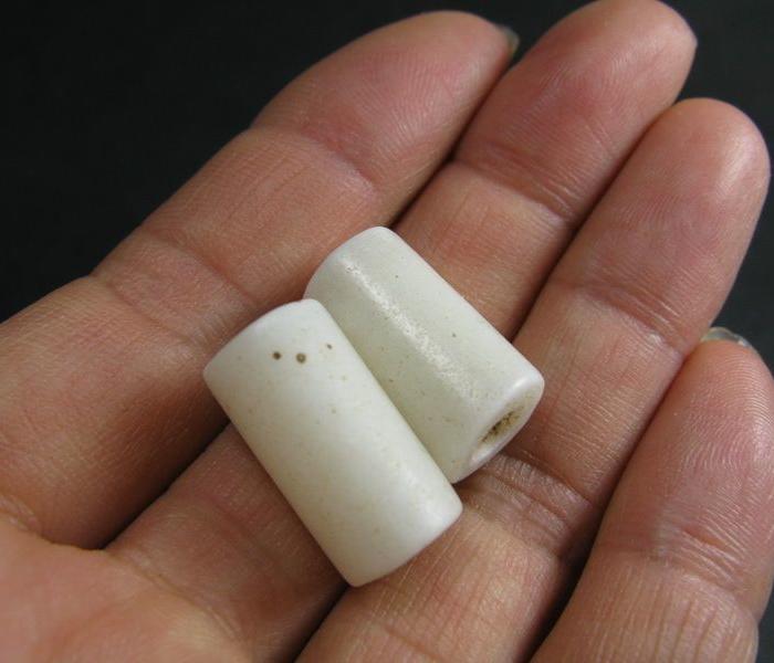 夏家店文化鸡骨白小玉管一对!