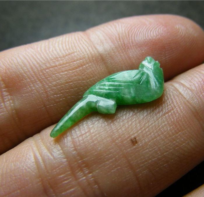 推荐包金坠 少见的清代老坑满绿翡翠圆雕回头鸟(老簪子上的)