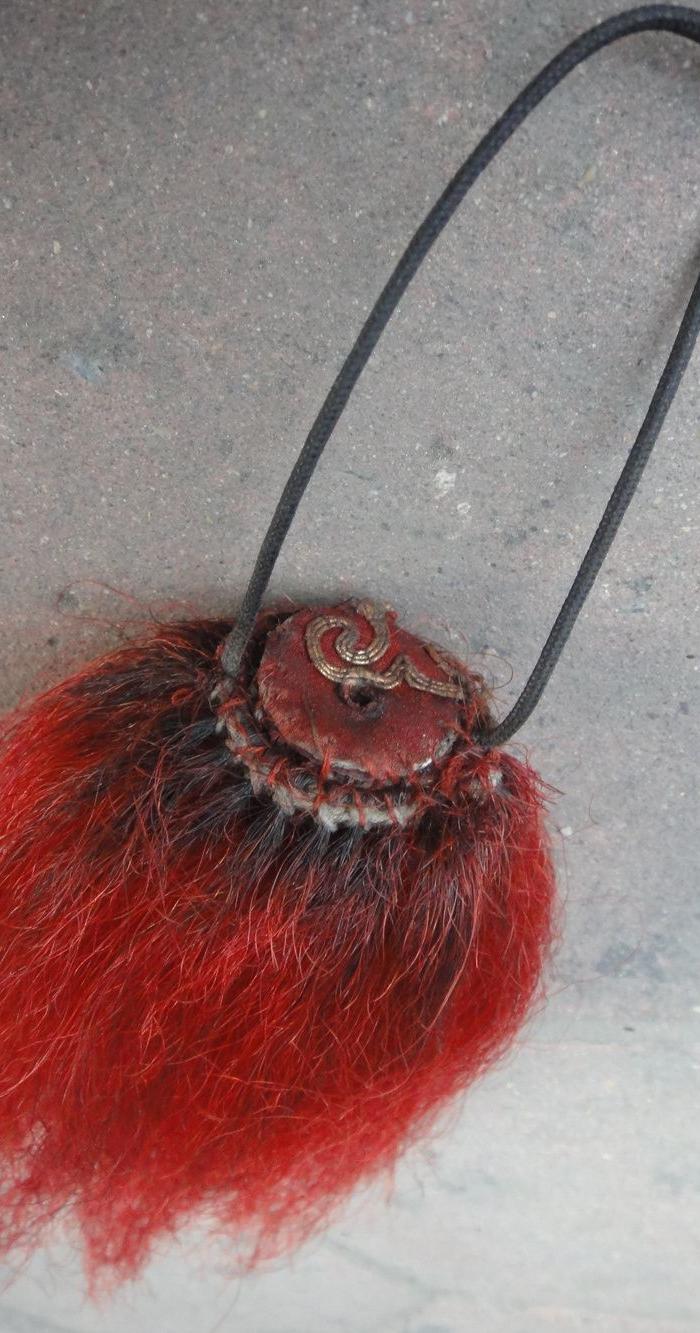 官帽红缨子.一个