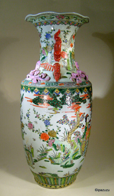 707大清康熙年制粉彩人物故事花瓶一只