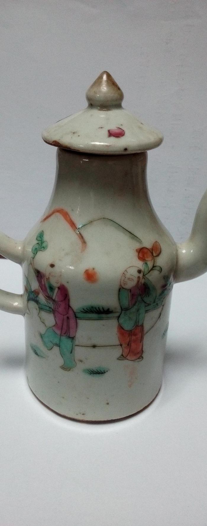 同治粉彩人物酒壶