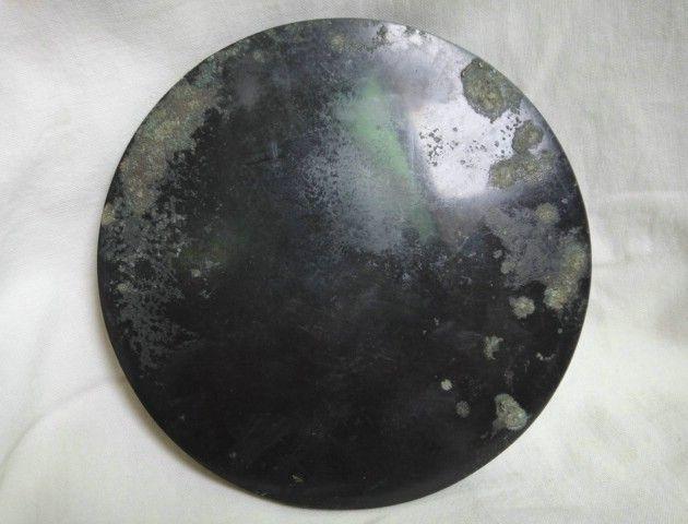 黑漆古海兽葡萄镜