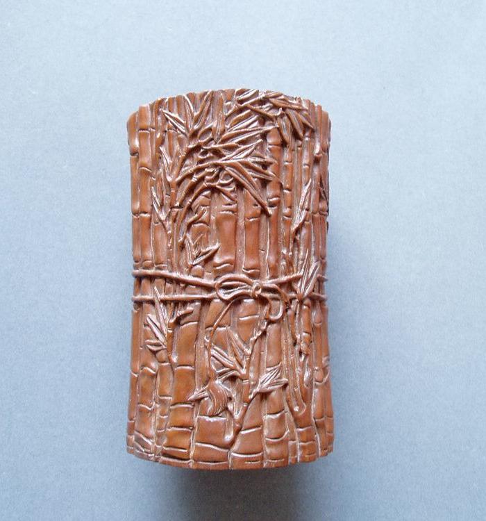 小叶黄杨精雕束竹纹饰笔筒_地摊交易_华夏收藏网