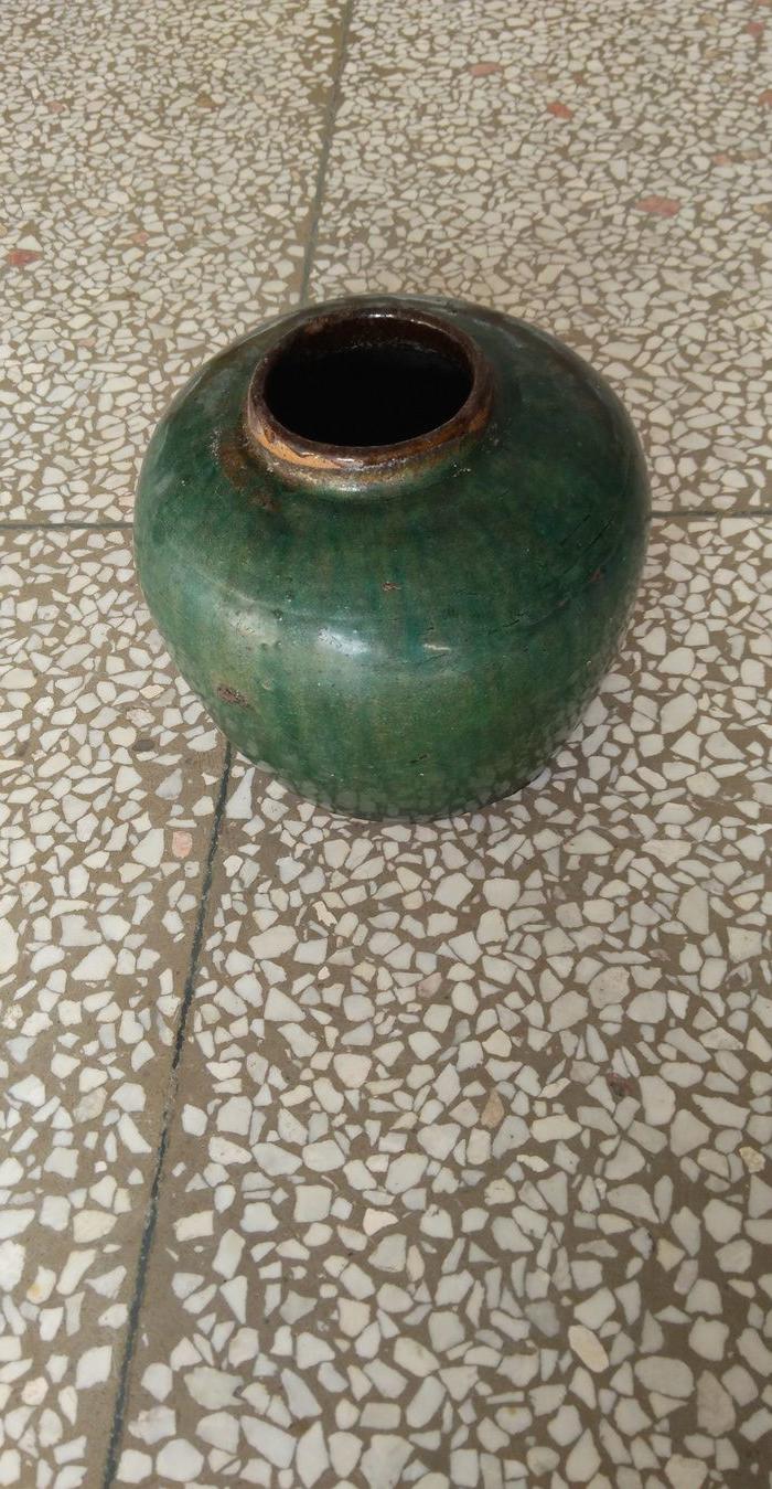 清代厚胎绿釉罐