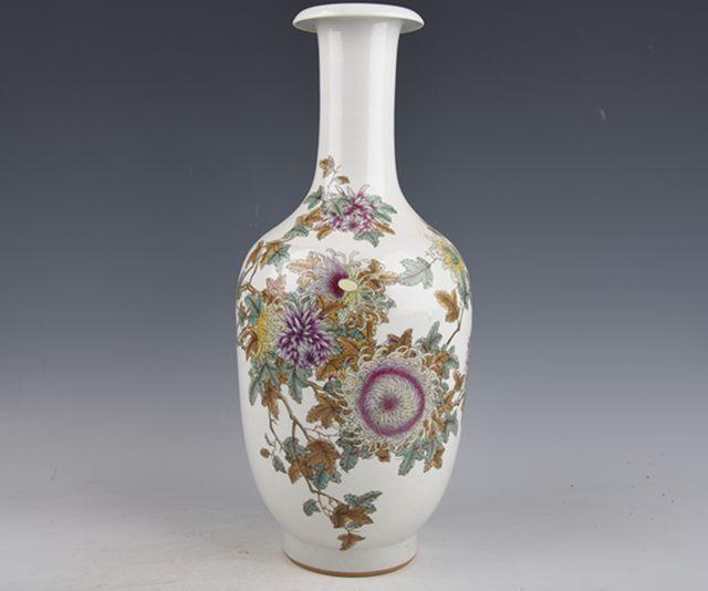 民国王步粉彩菊花纹卷口瓶