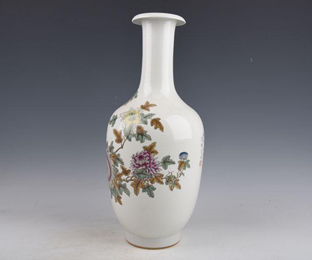 民国王步粉彩菊花纹卷口瓶