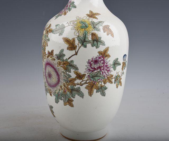 民国王步粉彩菊花纹卷口瓶