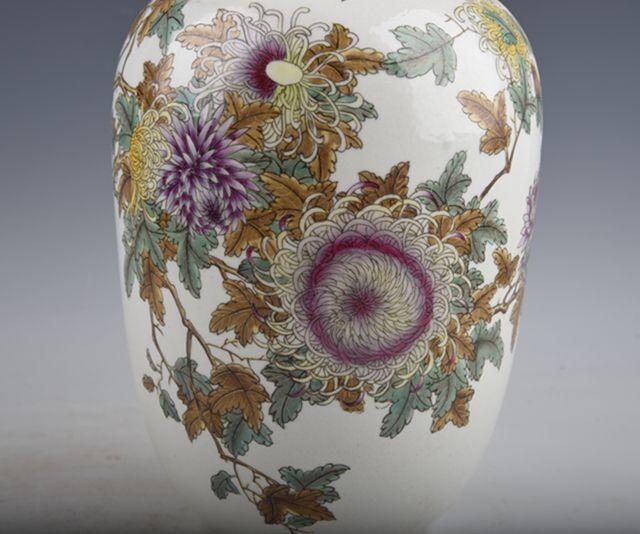 民国王步粉彩菊花纹卷口瓶