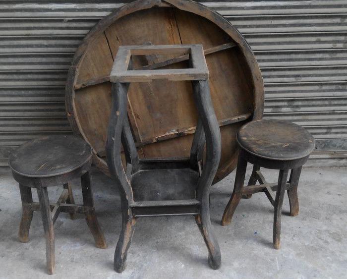 木器 其它 老圆桌 2凳 年代:民国 表现形式:家具 品牌:齐家文化
