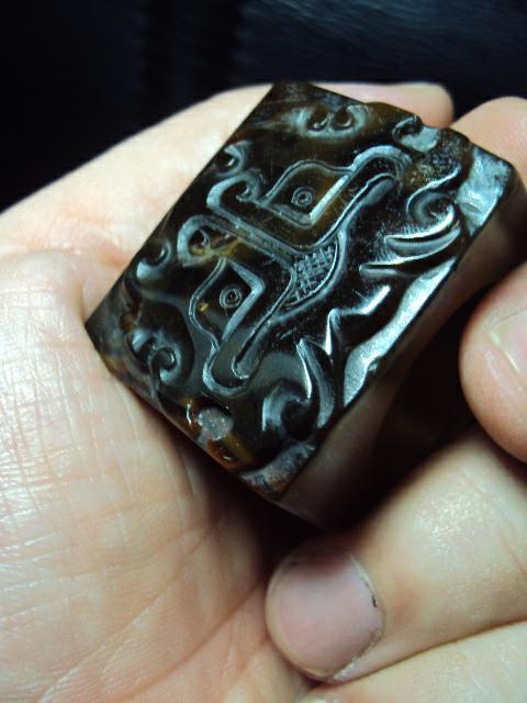 带*的兽面纹大扳指