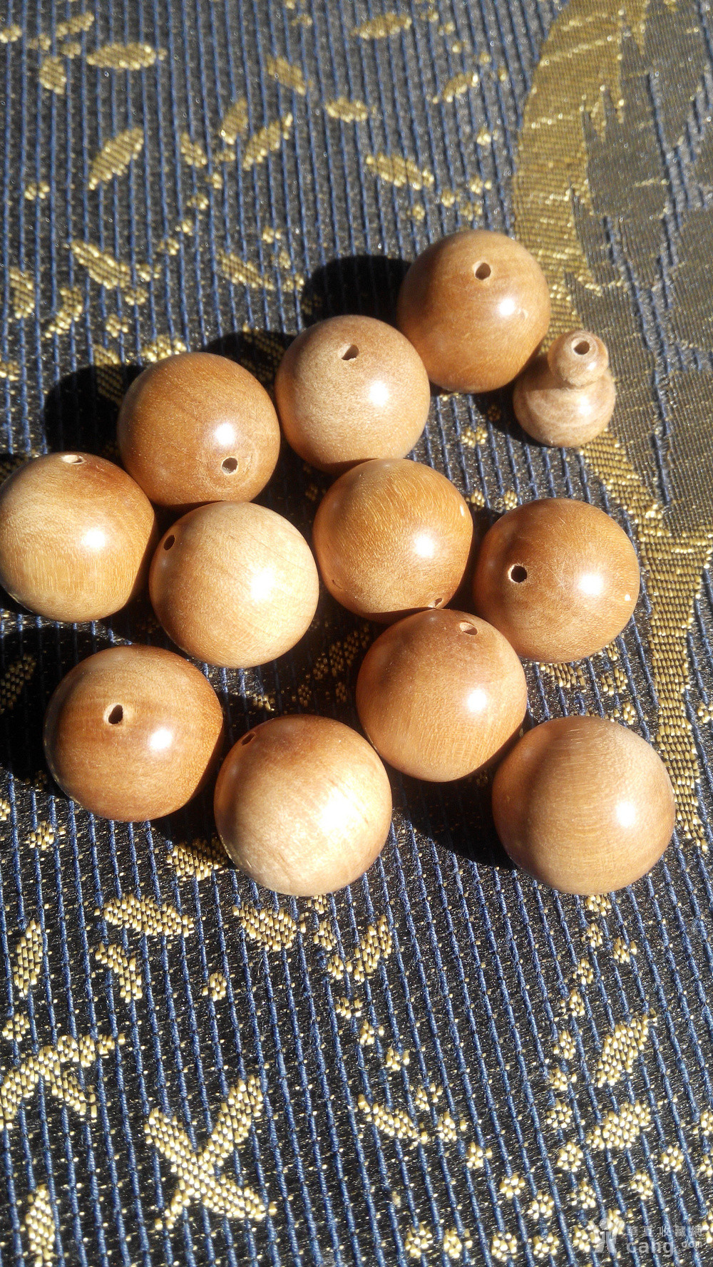 老木器行有句关于木材的话说:"南檀北杵"其中檀指紫檀,杵指杵榆木,此