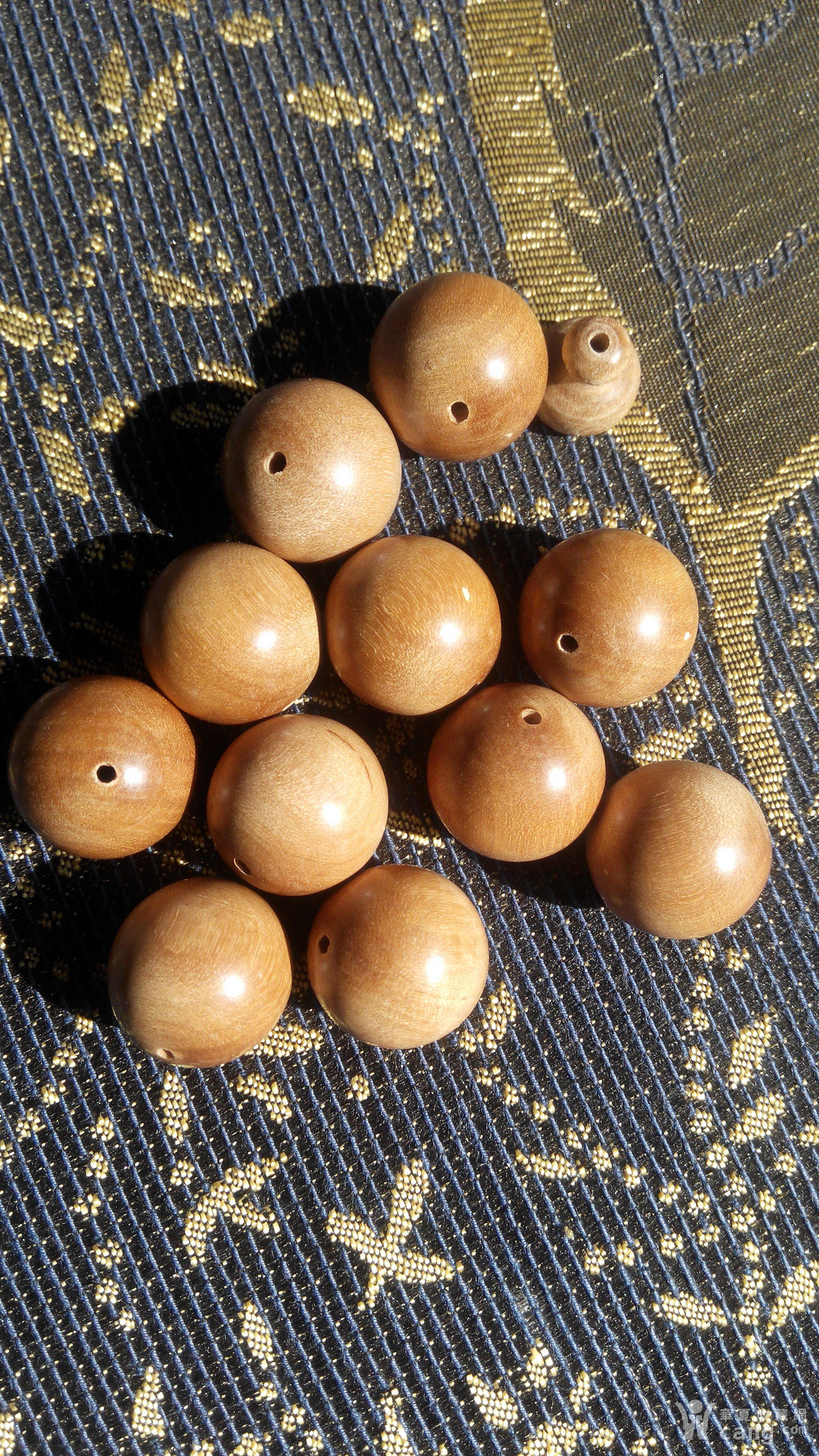 老木器行有句关于木材的话说:"南檀北杵"其中檀指紫檀,杵指杵榆木,此