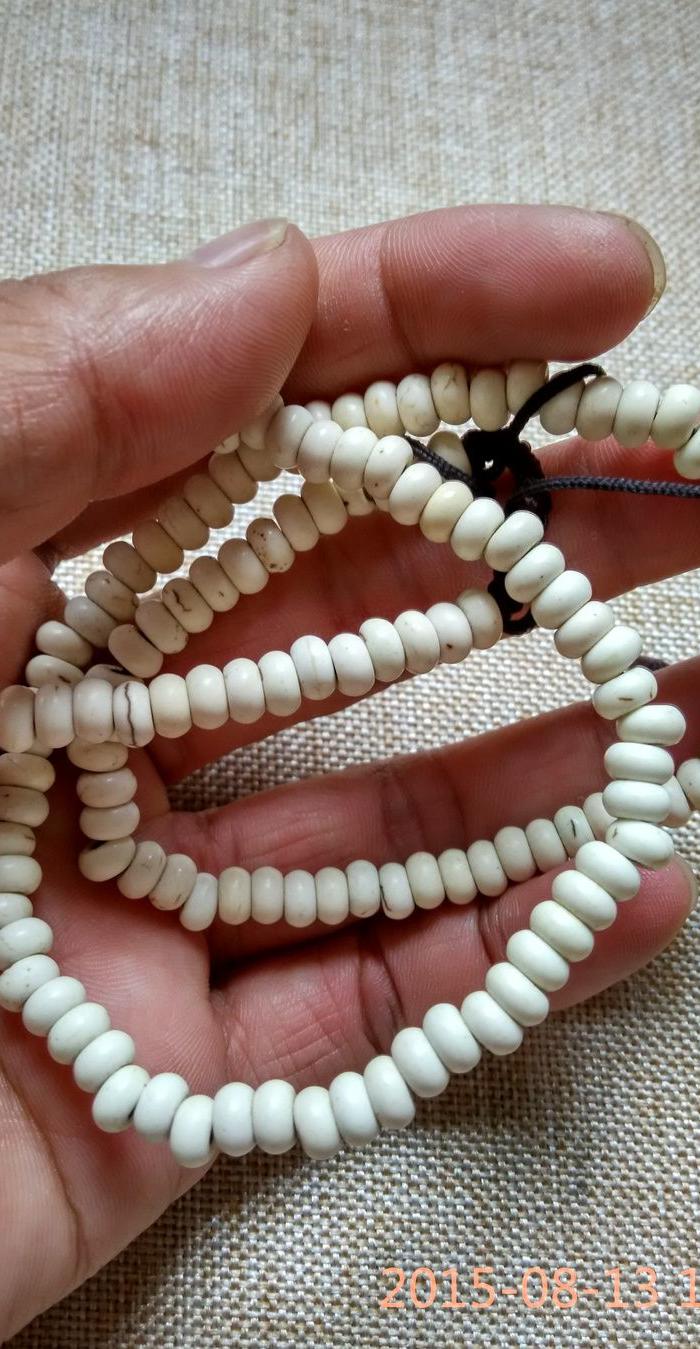 白松石项链一串