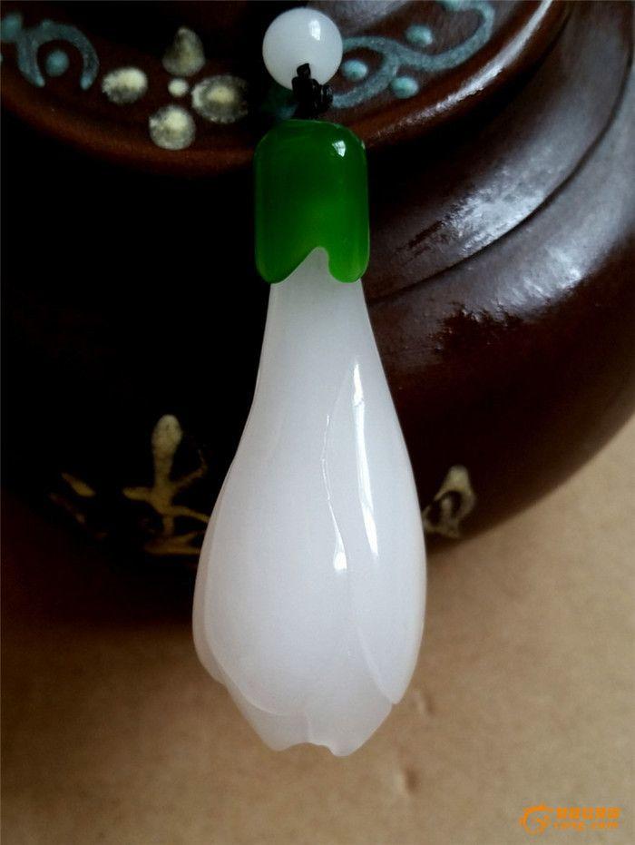 新疆和田白玉雕兰花挂件