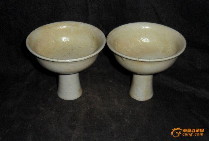 宋白釉刻花卉纹高足杯一对