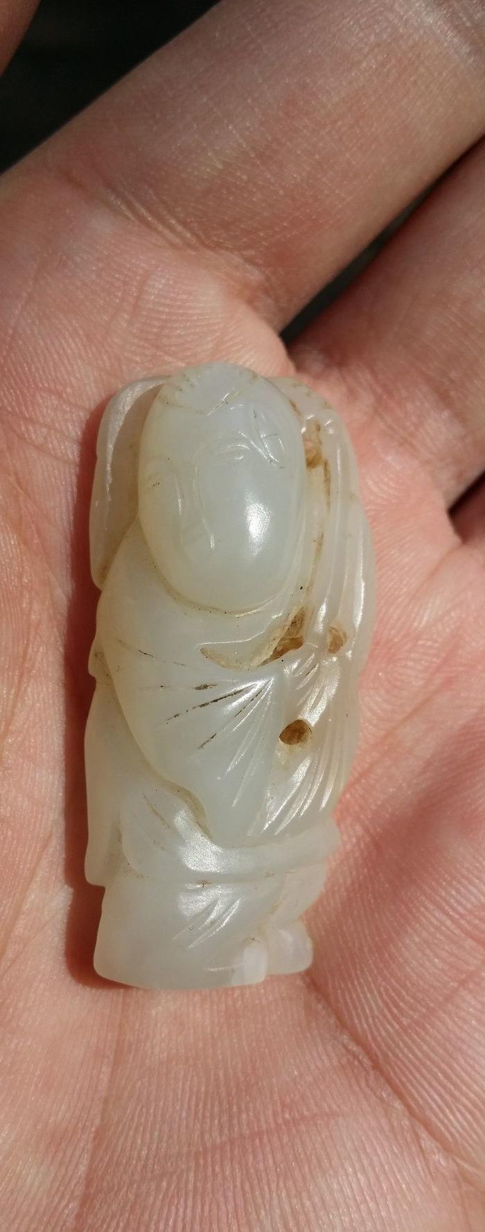 清代白玉持莲童子