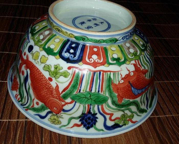 明代宣德青花堆垛五彩鱼澡纹大碗