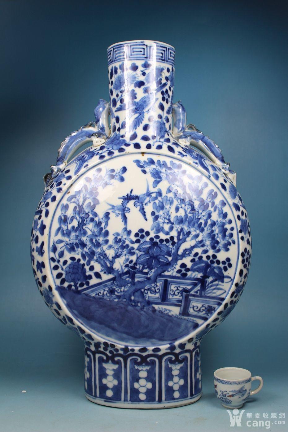 清晚期青花花鸟图抱月瓶