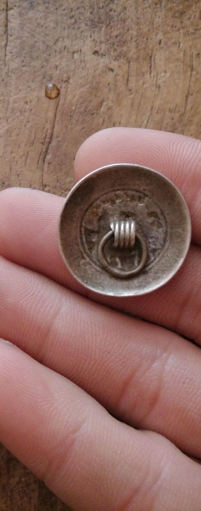 2枚人物老银纽扣