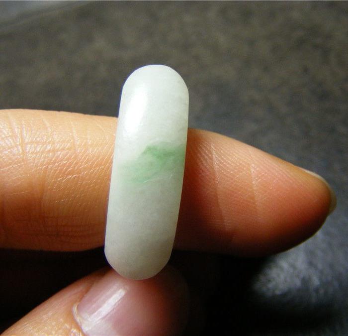 特价 清代老坑白种飘绿翡翠大鞍马戒指(有老裂)