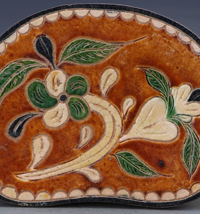 唐三彩花卉纹睡枕