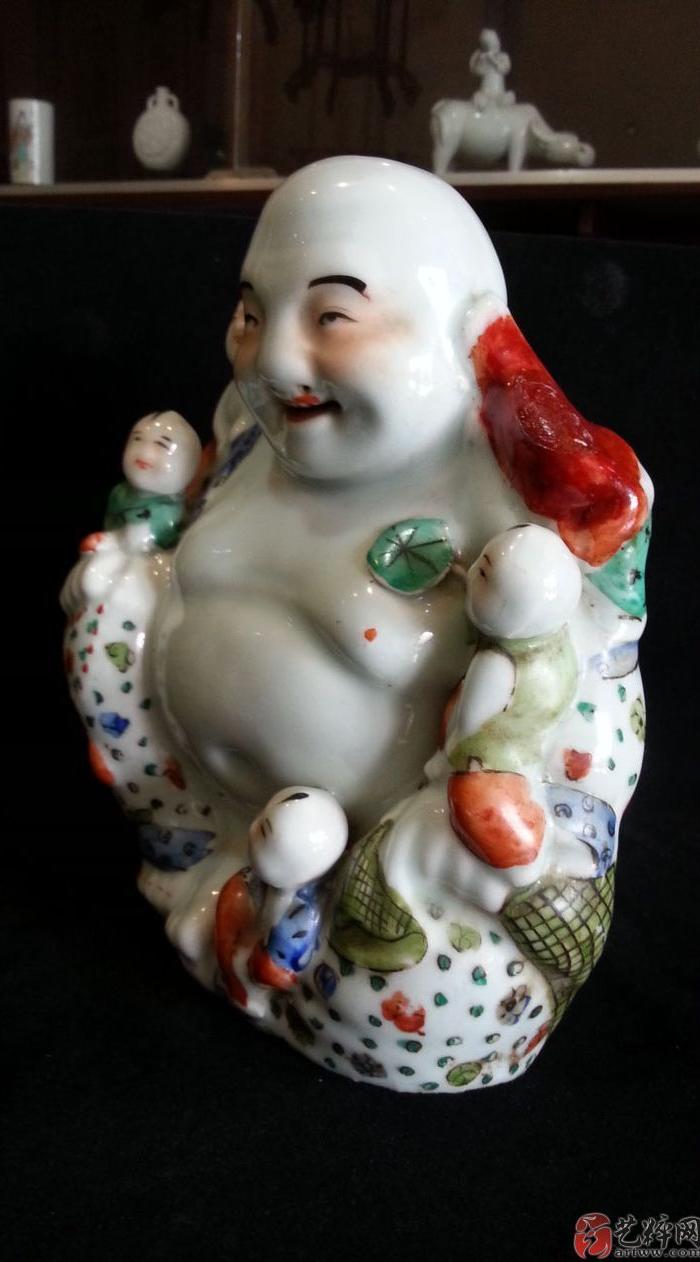 描述:【民国粉彩五子弥勒佛】右上方缺一童子