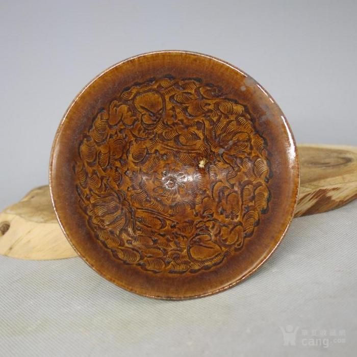 宋吉州窑黄釉婴戏刻花斗笠碗