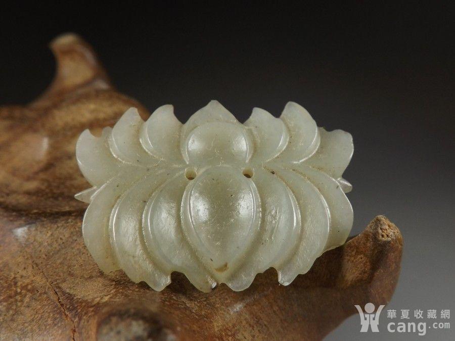 清代中期.单面浮雕双孔和田青白玉小宝相花花片