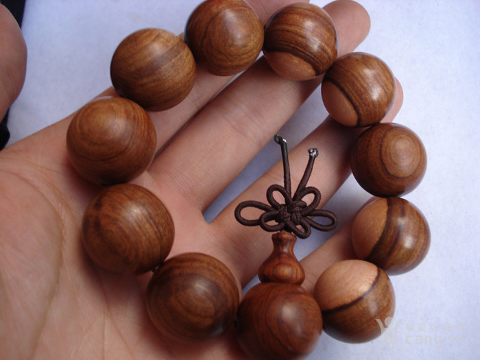 描述:名称:【精品清香木俏色手串